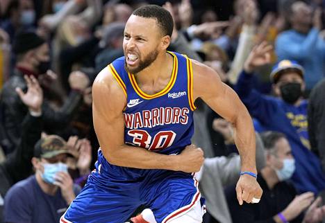 Stephen Curry johti 46 pisteellään Golden State Warriorsin 113–104-voittoon Memphis Grizzliesistä koripallon NBA:ssa.