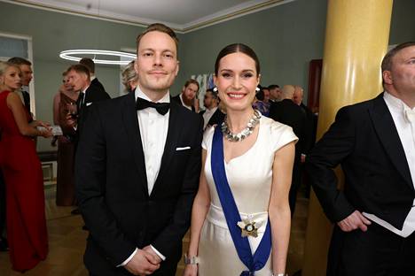 Sanna Marin juhli Linnassa yhdessä puolisonsa Markus Räikkösen kanssa.