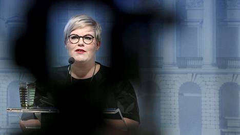 Valtiovarainministeri Annika Saarikko esitteli valtiovarainministeriön ehdotusta ensi vuoden valtion talousarviosta tiedotustilaisuudessa Helsingissä torstaina 4. elokuuta.