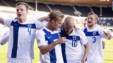 Robert Ivanov, Joel Pohjanpalo, Teemu Pukki ja Richard Jensen kuvattiin Helsingin Olympiastadionilla 7. kesäkuuta, kun Huuhkajat kohtasi Montenegron.