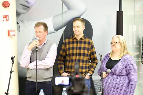 Pentti Koivisto (vas.), Matias Välimäki ja Sanna Ojala ovat ehdolla Nokian kirkkovaltuustoon. He olivat mukana Nokian Uutisten ja Nokian Seurakunnan järjestämässä seurakuntavaalipaneelissa, joka pidettiin Nokian K-Citymarketilla torstaina.