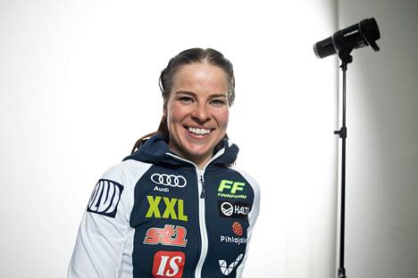 Krista Pärmäkoski on sijoittunut Tour de Skin kokonaiskilpailussa parhaimmillaan toiseksi. Kuva lokakuussa pidetystä Hiihtoliiton mediatapaamisesta Helsingissä.