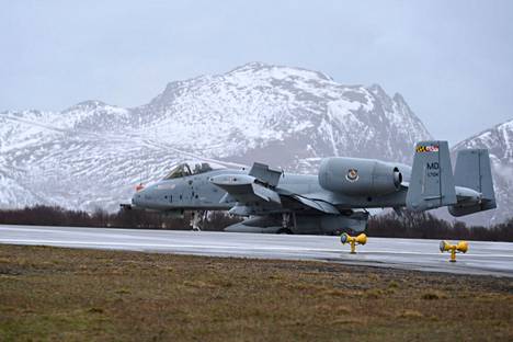 Yhdysvaltalainen A-10C Thunderbolt II -lentokone Andøyan lentotukikohdassa Pohjois-Norjassa toukokuun alkupuolella. 