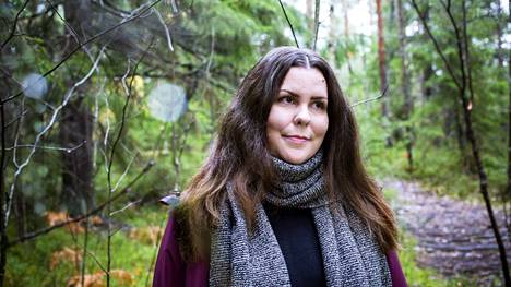Aija Andersson on kirjoittanut ajatuksiaan runoiksi. Niiden avulla hän voi jatkaa elämäänsä läheistensä rinnalla.