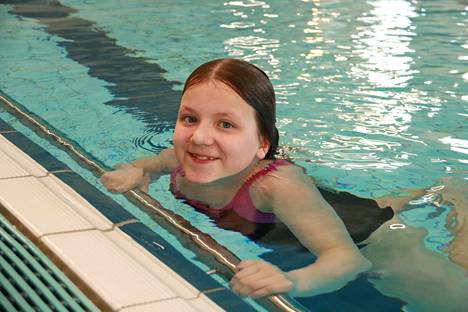 12-vuotias Iisa Rantamäki käy uimassa kolme kertaa viikossa.