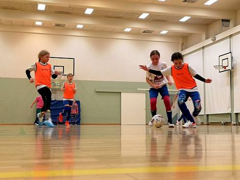 Edellisen kerran lasten ja nuorten harrastetoiminta oli tauolla alkuvuonna. FC Vapsin 2010-2011 syntyneet tytöt pääsivät tammikuun lopulla harjoittelemaan sisätiloihin. 