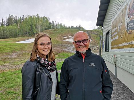 Janika Runsas on aloittanut Ellivuori Ski Centerin toiminnanjohtajana. Esa Ropponen jäi pestistä eläkkeelle 33 työvuoden jälkeen. 