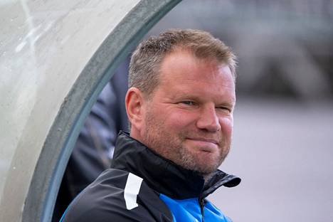 FC Hakan päävalmentaja Teemu Tainio jatkaa seurassa 1+1+-vuotisella sopimuksella.