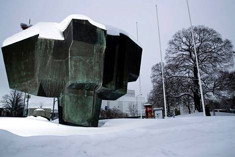 Tämä veistos paljastettiin Tampereen päivänä vuonna 1965, mutta kenen kunniaksi? Siihen ja 14 muuhun kysymykseen pitäisi nyt tietää vastaus.