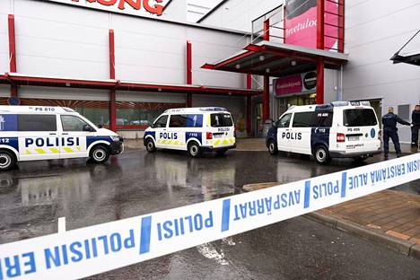 Kuopiossa kauppakeskus Hermanissa, Savon ammattiopiston tiloissa, tapahtui väkivallanteko 1. lokakuuta 2019.