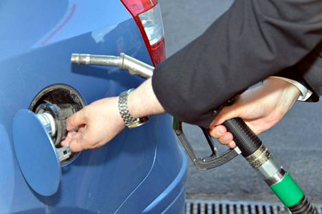 Polttoaineen mittarihinnat lähentelivät jo kolmen euron haamurajaa.