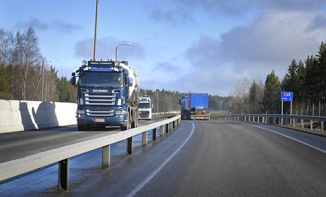 Rauman ja Eurajoen välillä kulkee parhaimmillaan 1100 raskasta ajoneuvoa vuorokaudessa. Kuva: Juha Sinisalo