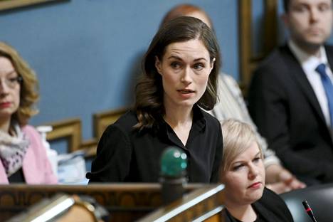Pääministeri Sanna Marinilla on todettu koronavirustartunta. Marin kuvattuna eduskunnan täysistunnossa Helsingissä 16. toukokuuta 2022.