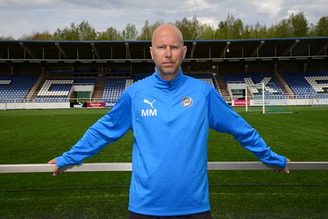 Mikko Manninen luotsaa FC Hakaa perjantain kotiavauksessa KTP:ta vastaan.