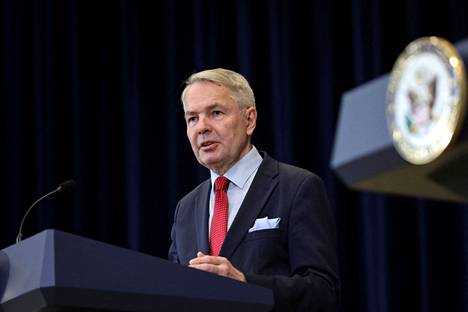 Ulkoministeri Pekka Haavisto tiedotustilaisuudessa Washingtonissa 8. joulukuuta.