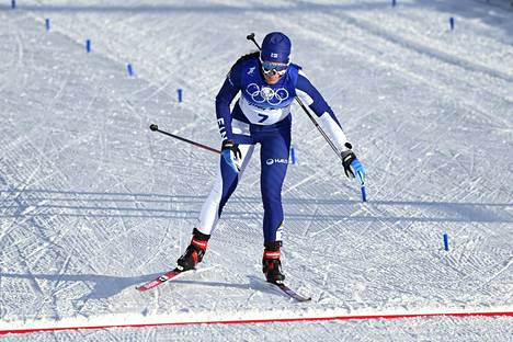 Krista Pärmäkoski ja kumppanit starttaavat olympialaisten päämatkalle aiottua aiemmin. 30 kilometrin vapaan hiihto alkaa sunnuntaina Suomen aikaa kello viideltä.