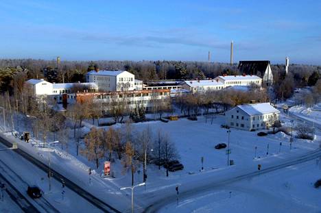 Vuonna 2010 Valkeakosken Sanomat uutisoi, että silloinen Apian koulukortteli puretaan ja tontille rakennetaan K-Citymarket. Torin vanha saunarakennus (kuvassa oikealla) sai jäädä tontille.