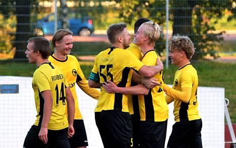 Nokian Palloseuran keltapaidat ja Tampereen Pallo-Veikkojen punakone kamppailevat tasapisteissä Kolmosen voitosta, muilla joukkueilla ei ole enää saumaa mestaruustaistoon.
