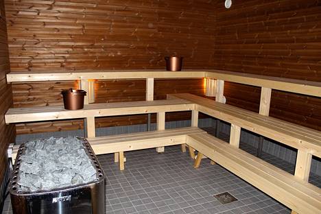 Kiikoisten rantasauna sijaitsee julkisen uimarannan yhteydessä. Sauna kuvattu kesäkuussa 2016.