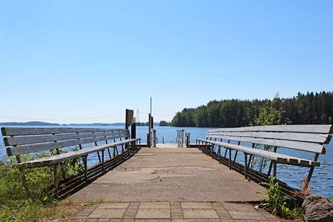Nokian Urhatun leirikeskus on varsinainen kesäkeidas rantasaunoineen ja uimarantoineen.