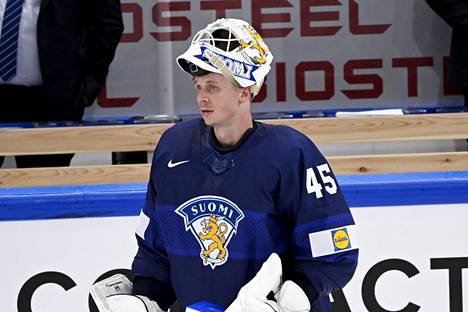 Detroit Red Wingsiin siirtyvä Jussi Olkinuora pelasi Suomen maalilla lauantaina.