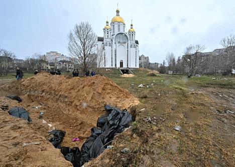 Ortodoksikirkon lähelle oli kaivettu joukkohauta.