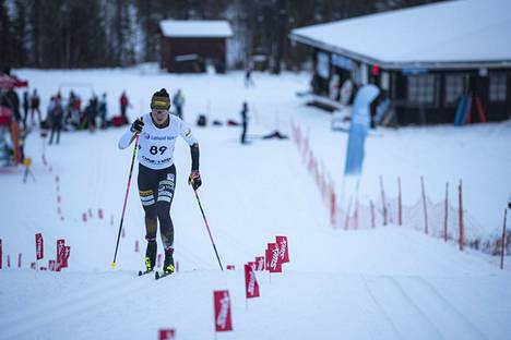 Kerttu Niskanen on aloittanut kauden hyvin. Kuva maastohiihdon naisten 10 kilometrin kilpailusta Oloksen Tykkikisoista 12. marraskuuta.