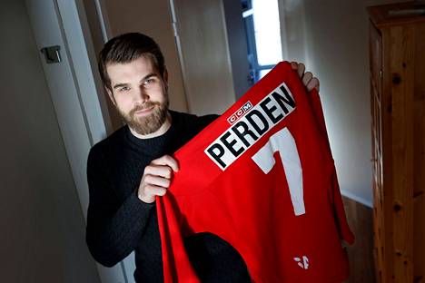 Kasper Perdén on kantanut Narukerän paitaa pienestä pitäen.