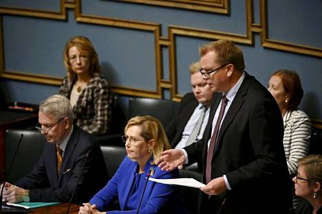 Puolustusministeri Antti Kaikkonen (kesk.) kertoi eduskunnan täysistunnossa, että valmistelu yhdeksännestä puolustustarvikeavun lähetyksestä Ukrainalle on loppusuoralla ja siitä tehdään päätöksiä pian.