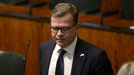 ”Kustannukset Suomelle ovat suhteettoman suuret”, kokoomuksen puheenjohtaja Petteri Orpo kommentoi puolueen jättämää välikysymystä. Orpo kuvattiin eduskunnan täysistunnossa tiistaina 18. lokakuuta. 