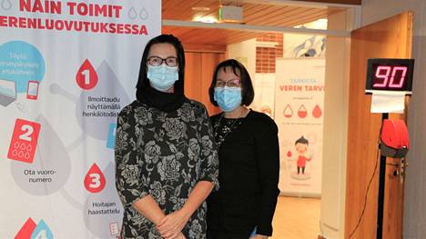 Keuruulaiset Merja Metsola ja Annamari Haatanen ovat luovuttaneet verta monta kertaa: ”Verenluovutus on hyvä teko, tässä voi todella auttaa toisia. Rohkeasti vain mukaan, tätä ei tarvitse jännittää”.