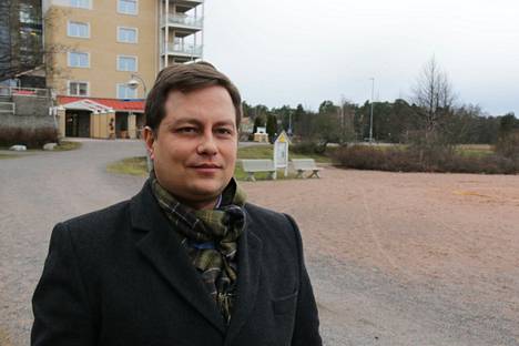 Vilhelm Junnila tuntee Naantalin politiikan koukerot ja pääsee toisen kauden kansanedustajaksi.