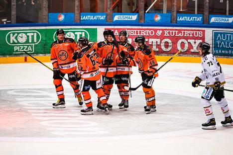 HPK joutui jättämään lauantai-iltana pelit väliin, mutta keskiviikkona joukkue matkustaa Poriin Ässien vieraaksi. Kuva torstailta, jolloin HPK–Kärpät-ottelu käynnisti Liiga-kauden 2020–2021.