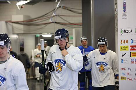 Suomen maajoukkueen NHL-vahvistus Miro Heiskanen (41) saapui harjoituksiin Tampereelle torstaina.
