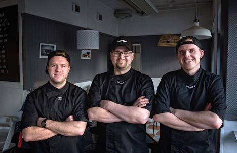 Ville Hämäläinen, Toni Heikkonen ja Kimmo Kalliomäki ovat Blind Burgerin yrittäjiä.