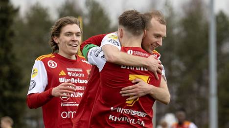 FC Jazz on pelannut Porissa vasta yhden ottelun. Siinä kaatui KuPS-akatemia selvin 6–1-lukemin. Arkistokuvassa tuon ottelun maalia juhlivat Joonatan Lehto, Justus Lehto ja Waltteri Riihimäki.