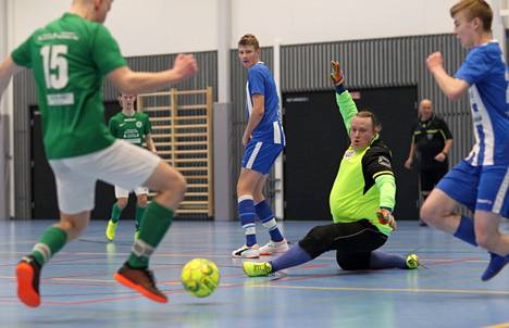 Petri Sorva vartioi Fc Vapsin maalia, kun joukkue kohtasi Parolan Visan ja Härmän yhdistelmäjoukkueen lauantaina.