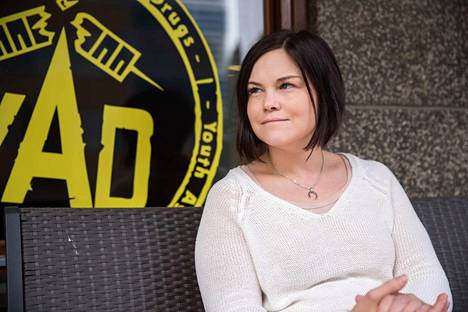 Ehkäisevän huumetyön suunnittelija Petra Karinen YAD Youth Against Drugs -järjestöstä tapaa työssään myös päihdekokeiluja tehneitä nuoria.