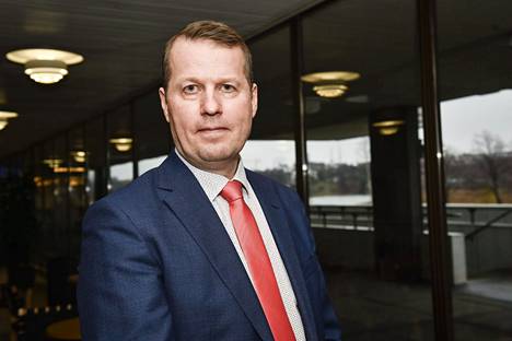 Medialiiton toimitusjohtaja Jukka Holmberg mukaan tärkein ratkaisu ongelmaan olisi UPM:n lakon päättyminen.