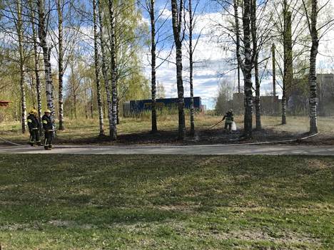 Mänttä-Vilppulassa paloi lauantaina parikymmentä neliötä ruohikkoa valtatien varressa.