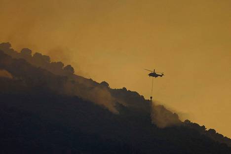 Muun muassa Alhaurín el Granden metsäpaloa Espanjan Andalusiassa sammutettiin helikopterien avulla.