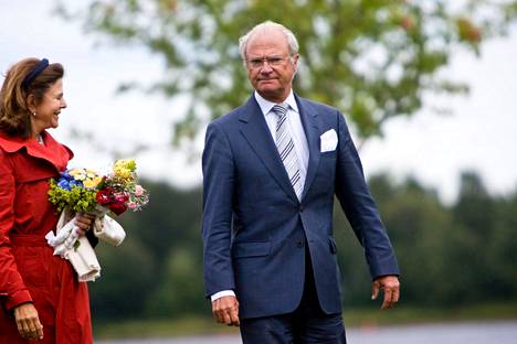 Ruotsin kuningas Kaarle Kustaa joutuu leikkaukseen. 
