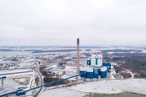 Meri-Porin voimalaitos Tahkoluodon satamassa kuvattiin 10.12.2020.
