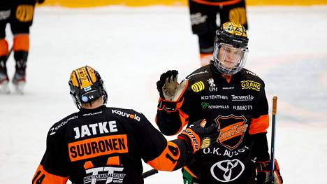 Kasper Björkqvist (oik.) pelasi toissa kaudella KooKoossa.