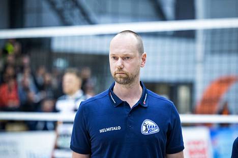 Olli Kunnari, 40, jatkaa Akaa-Volleyn päävalmentajana kevääseen 2025 ulottuvalla sopimuksella.
