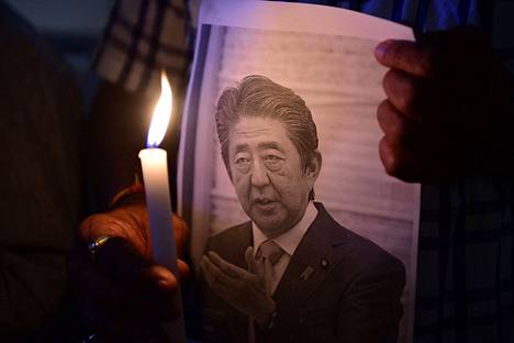 Japanin entinen pääministeri Shinzō Abe surmattiin perjantaina Naran kaupungissa, joka sijaitsee noin 500 kilometrin päässä pääkaupunki Tokiosta.