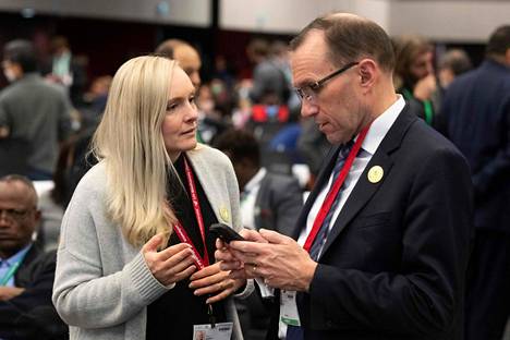 Suomea kokouksessa edustanut ilmasto- ja ympäristöministeri Maria Ohisalo (vihr.) keskusteli norjalaisen kollegansa Espen Barth Eiden kanssa Montrealin kokouksessa lauantaina. 