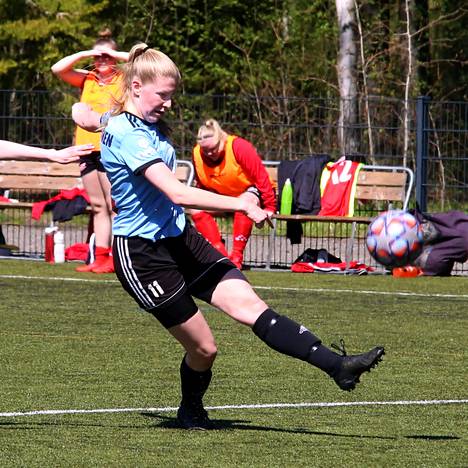 Tilda Pyykkönen teki kaksi maalia FC Nokian hakiessa selvän voiton kotijoukkue LeKi-futiksesta naisten Kolmosessa.
