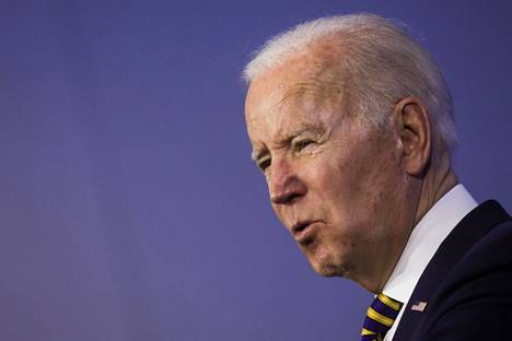 Presidentti Joe Biden kehotti niin ikään yhdysvaltalaisia jättämään Ukrainan.