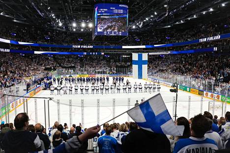 Maamme-laulu soi jälleen Suomen pelin jälkeen.